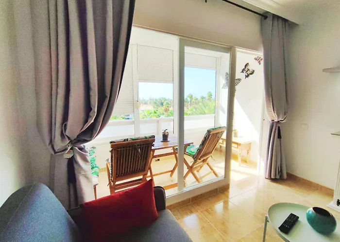 Near Jumbo Maspalomas (Gran Canaria)